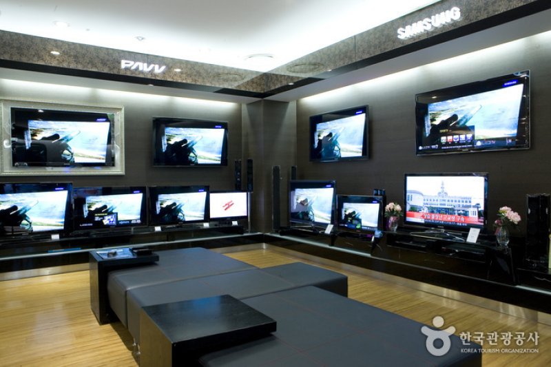 Samsung Electronics  (4/10)