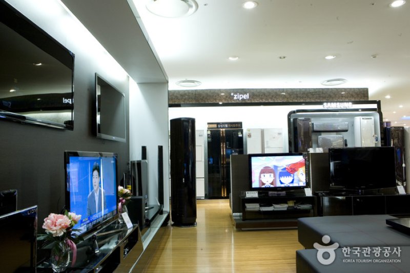 Samsung Electronics  (6/10)