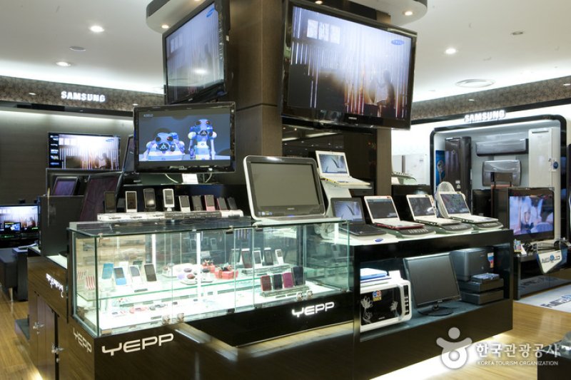 Samsung Electronics  (8/10)