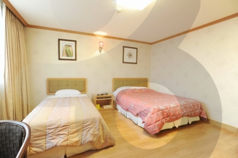 Utopia Hotel  (15/22)