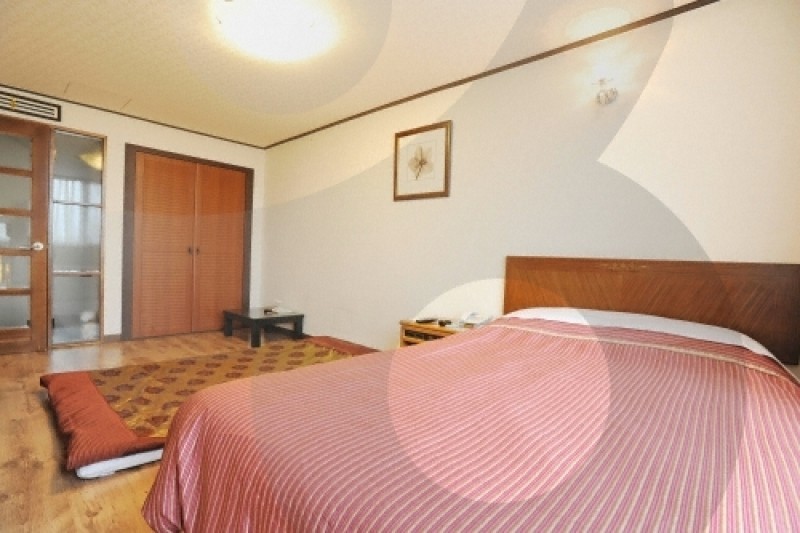 Utopia Hotel  (21/22)