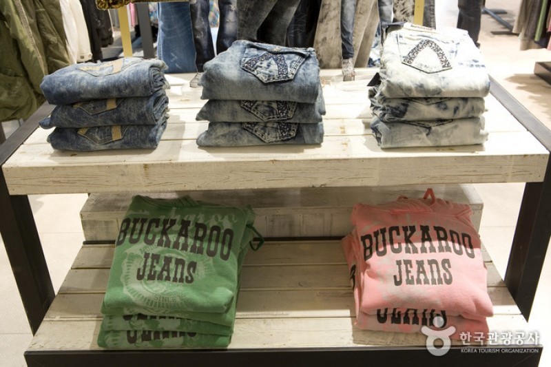 Buckaroo - Lotte Department Store Centum City Branch  (8/10)