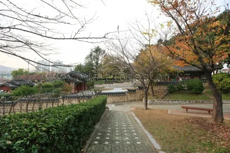 Suyeong Sajeok Park (수영사적공원) (3/40)
