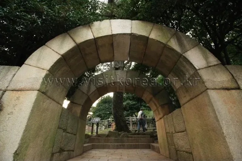 Suyeong Sajeok Park (수영사적공원) (9/40)