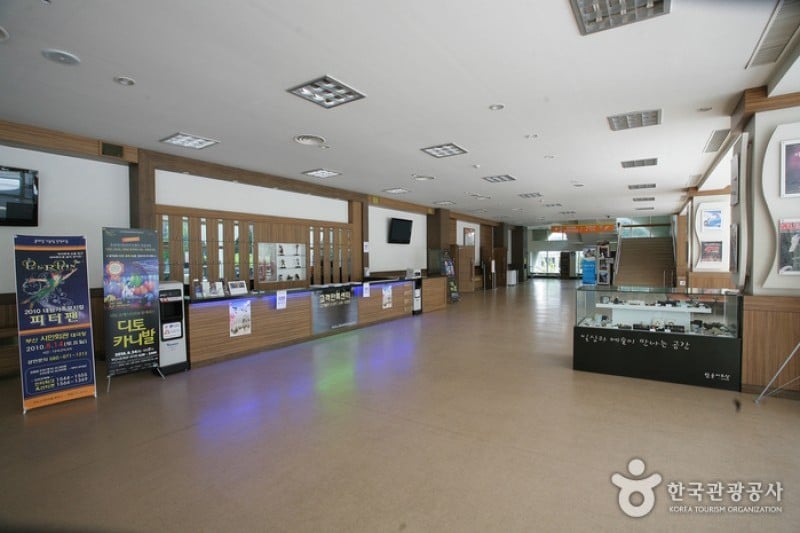 Busan Citizens' Hall  (1/5)