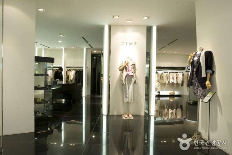 TIME - Lotte Department Store Centum City Branch  (1/7)