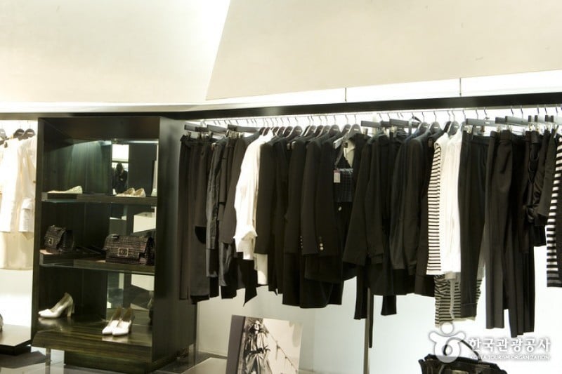 TIME - Lotte Department Store Centum City Branch  (4/7)