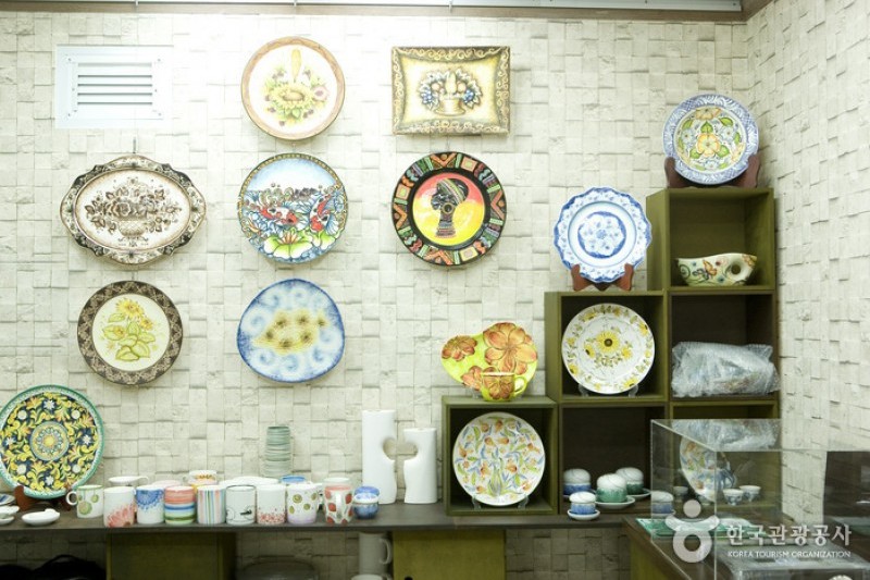 Gukje Market Art Street  (2/15)