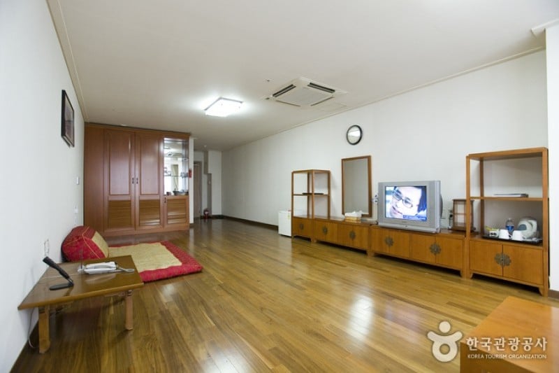 Homers Hotel  (38/40)