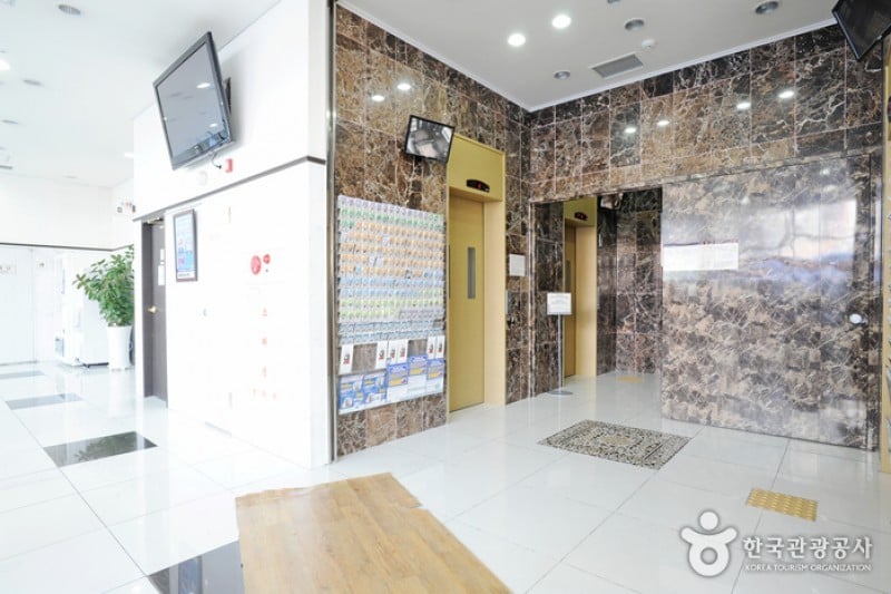 Toyoko Inn Hotel - Busan Station Branch  (16/25)
