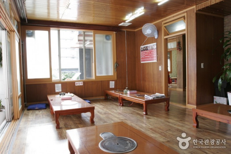 Haeundae Myeongga Port Soup with Rice (명가돼지국밥) (1/1)