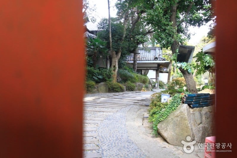 Dongnaebyeljang  (2/5)
