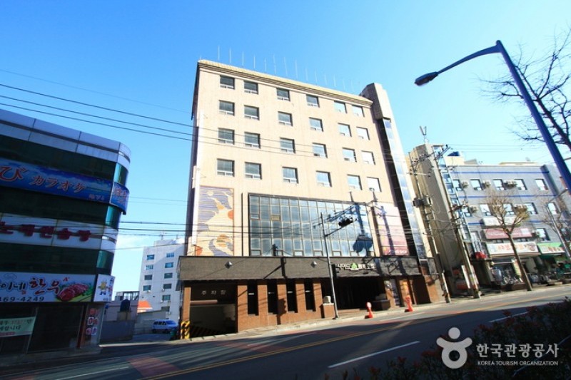Hillside Tourist Hotel  (1/5)