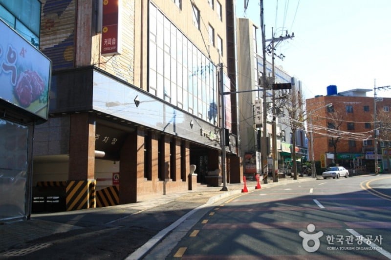 Hillside Tourist Hotel  (4/5)