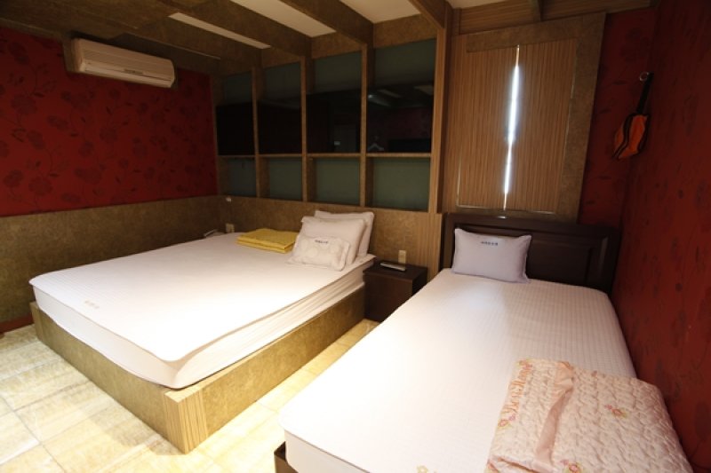 Aubeson Motel - Goodstay  (4/10)