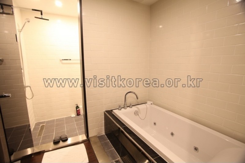 Comma Hotel - Goodstay  (11/23)