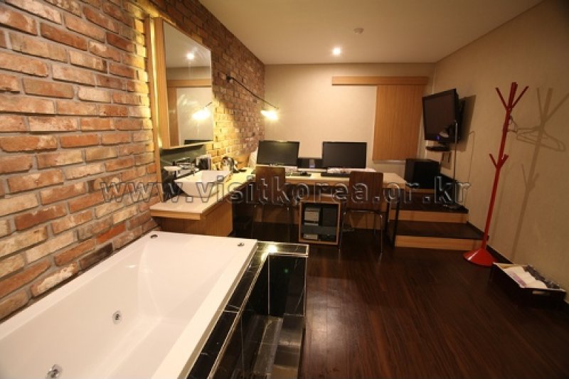 Comma Hotel - Goodstay  (16/23)