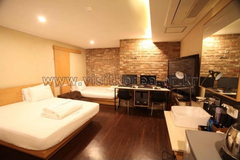 Comma Hotel - Goodstay  (19/23)