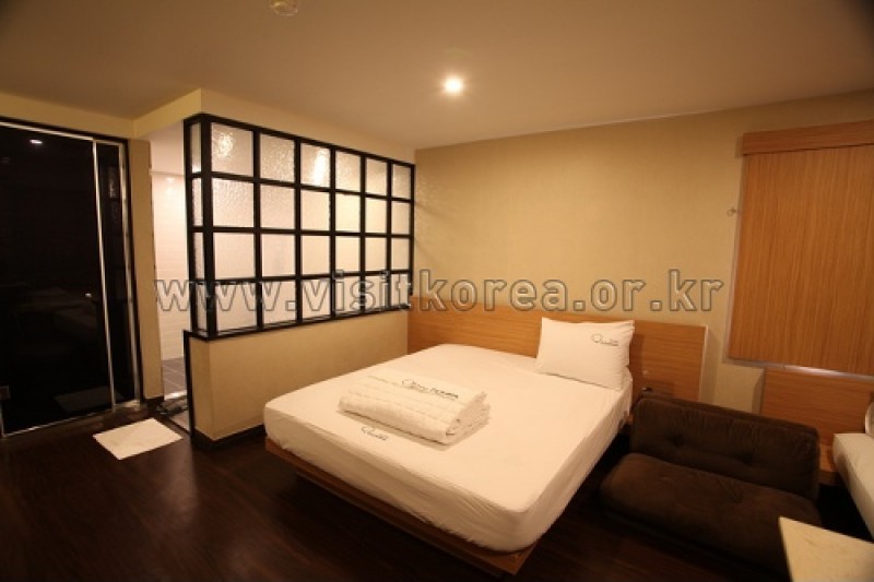 Comma Hotel - Goodstay  (20/23)