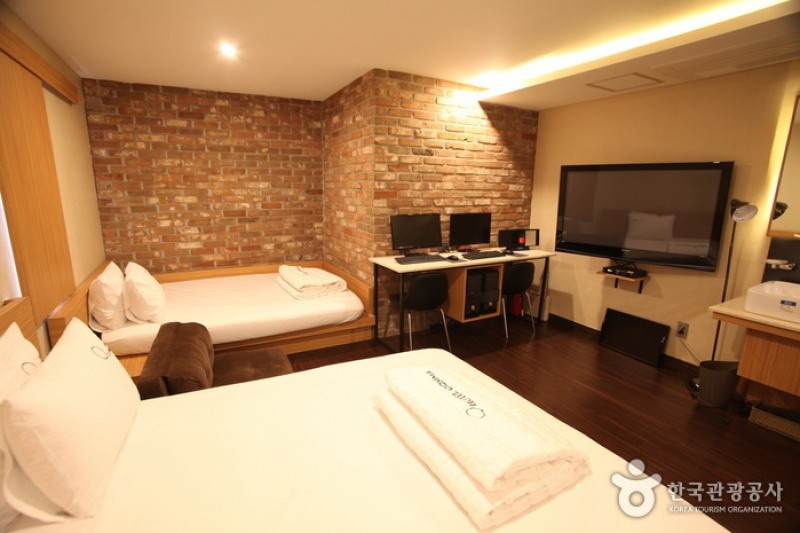 Comma Hotel - Goodstay  (21/23)