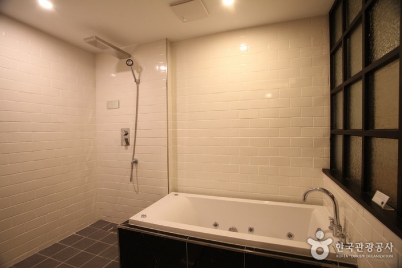 Comma Hotel - Goodstay  (23/23)