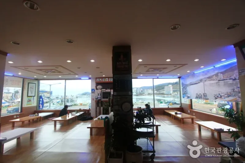 Haedong Hoetjip (Raw Fish Restaurant) (해동횟집) (3/5)