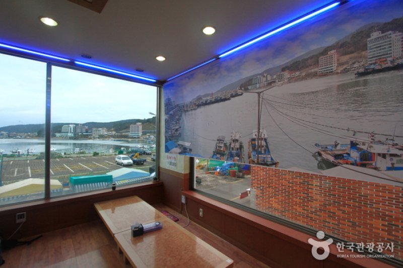 Haedong Hoetjip (Raw Fish Restaurant) (해동횟집) (4/5)