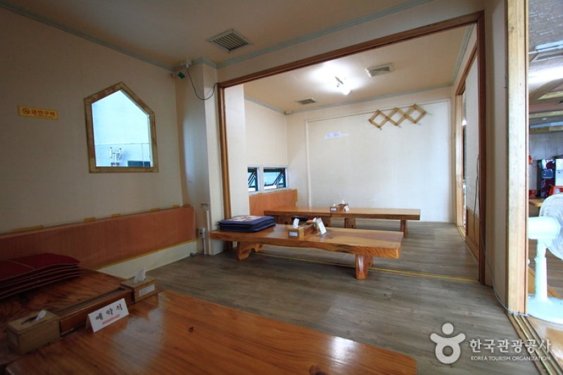 Soksiwonhan Daegutang (속시원한 대구탕) (3/5)