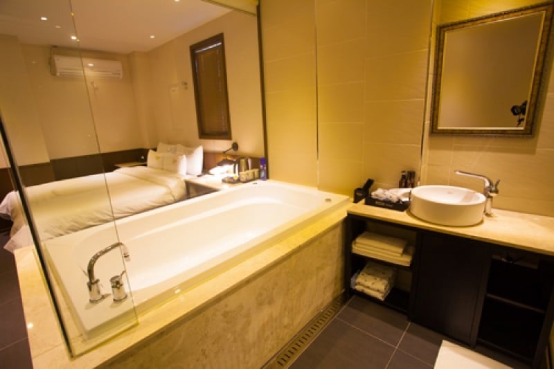 Almond Hotel - Goodstay  (11/28)