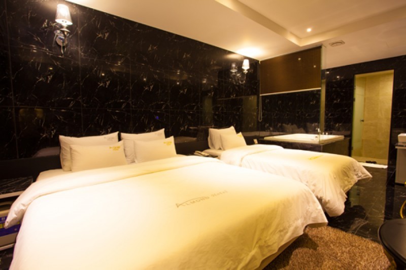 Almond Hotel - Goodstay  (12/28)