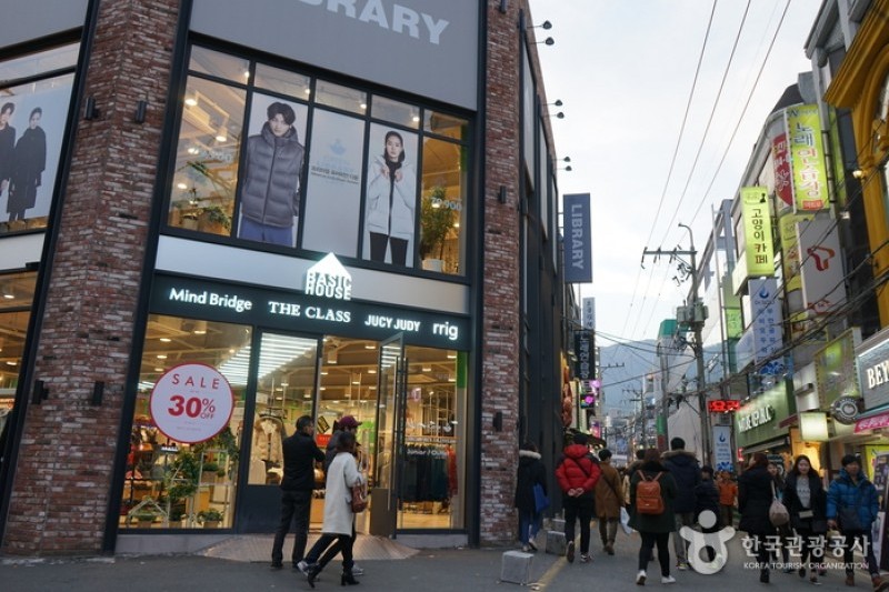 Busan University the Street of Youth   (1/4)