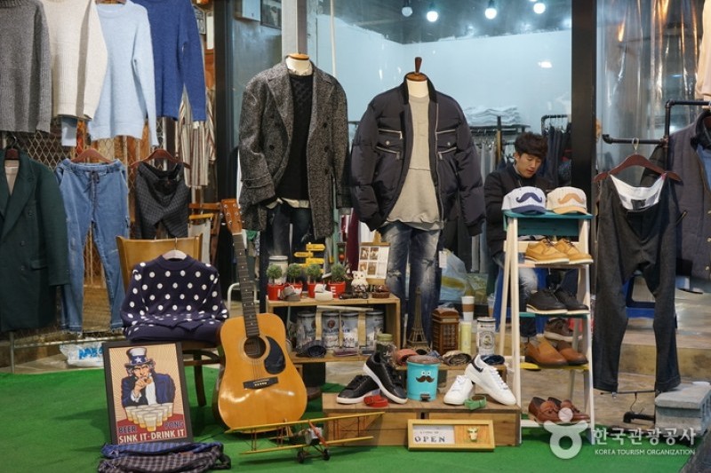 Busan University the Street of Youth   (4/4)
