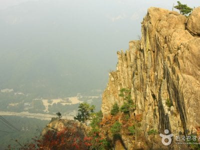 Seoraksan National Park  (OeSeorak; Outer Seorak)