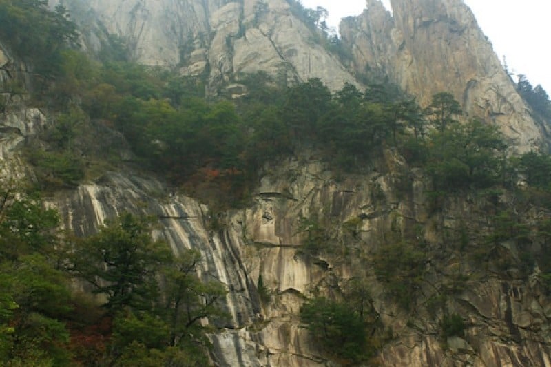 Seoraksan National Park  (OeSeorak; Outer Seorak) 