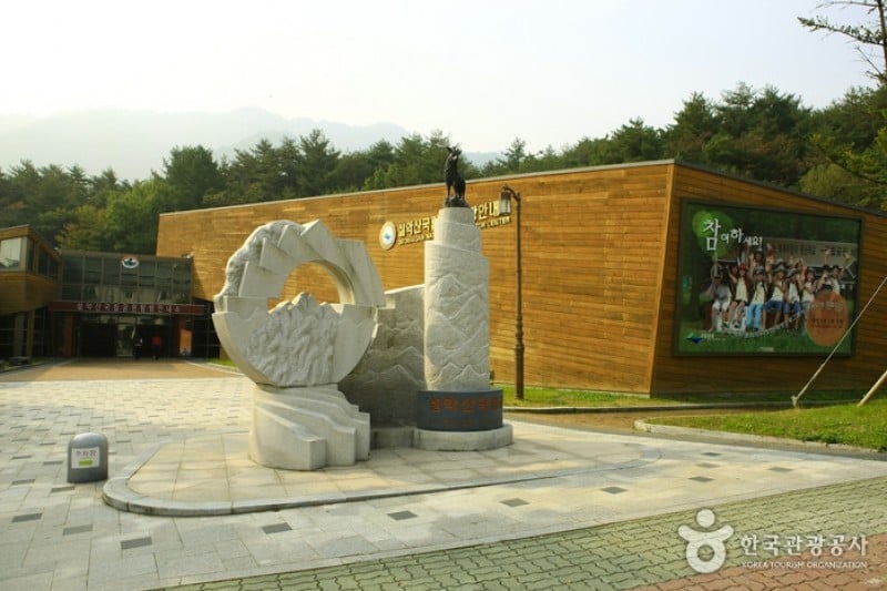 Seoraksan National Park  (OeSeorak; Outer Seorak) 