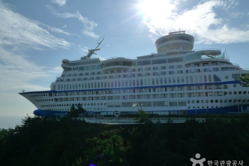 Sun Cruise Resort &amp; Yacht  (7/17)