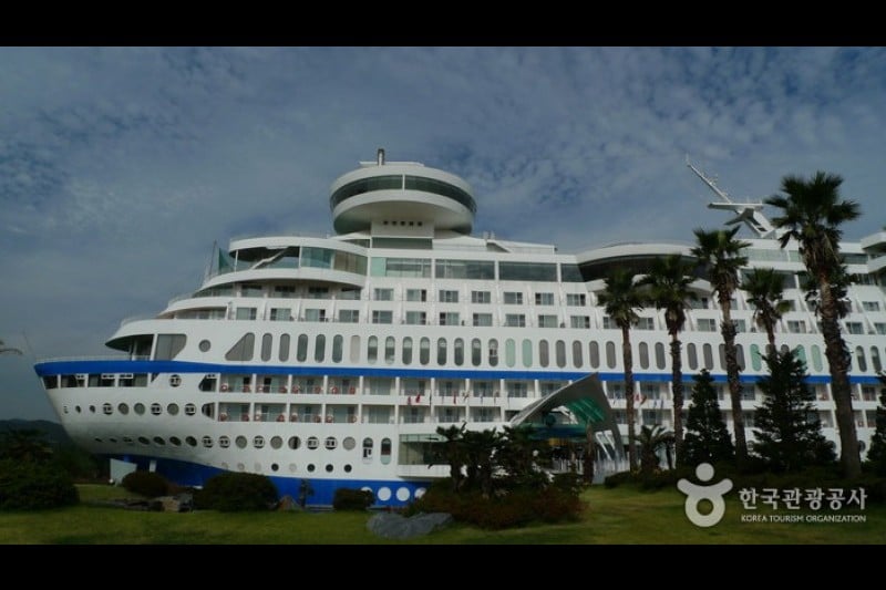 Sun Cruise Resort &amp; Yacht  (16/17)