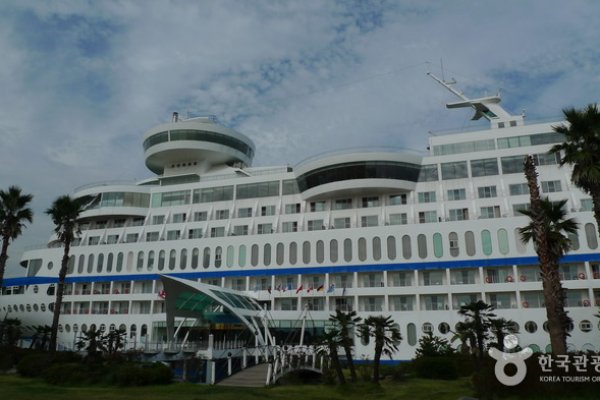 Sun Cruise Resort & Yacht