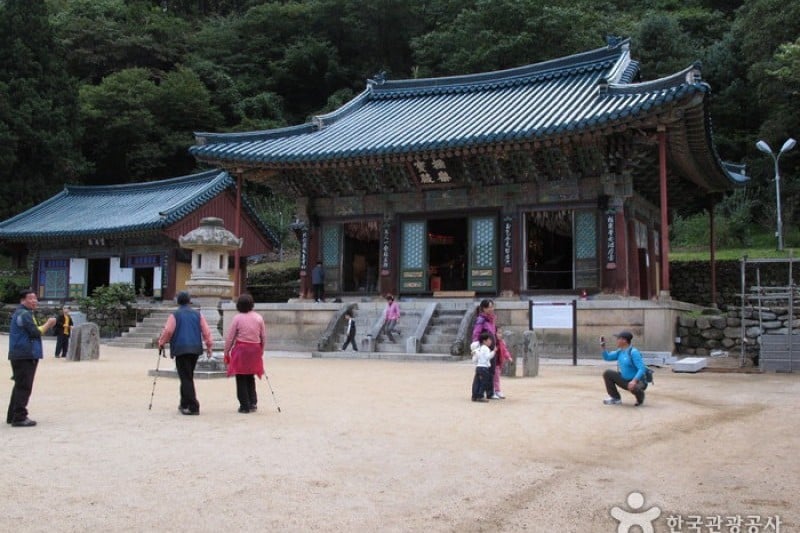 Sinheungsa Temple  (Seoraksan) (12/20)