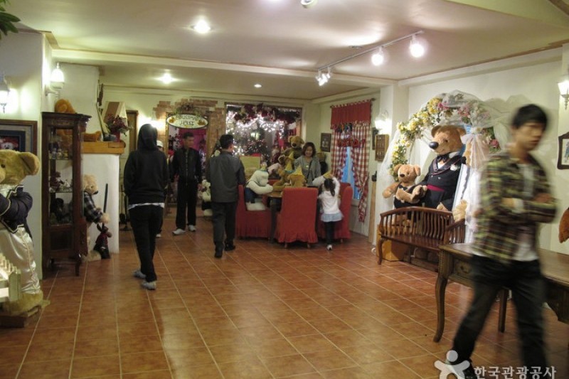 Teddy Bear Farm  (5/30)