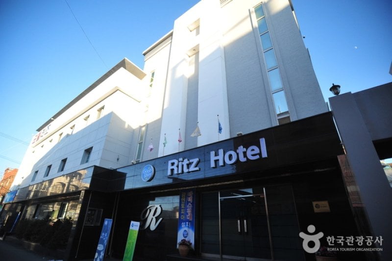 Ritz Hotel - Goodstay  (1/9)