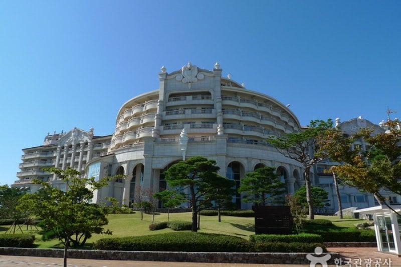 Daemyung Sol Beach Hotel &amp; Resort  (1/37)