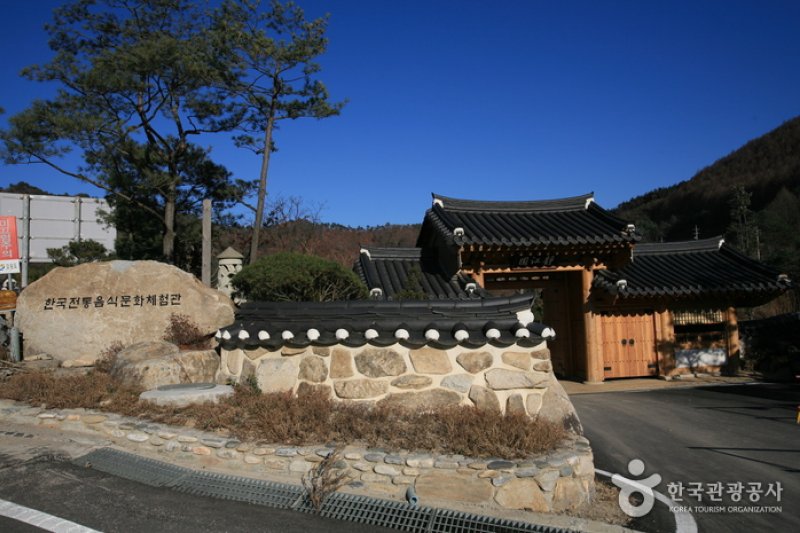 Jeonggangwon - Korea Traditional Food Culture Experience Center  (1/9)