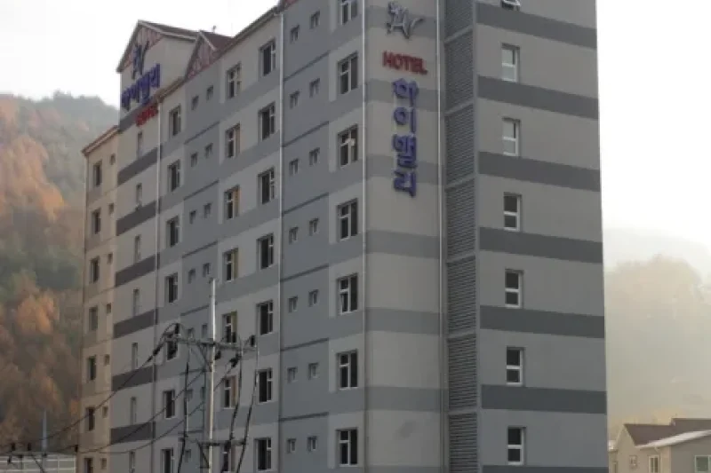 High Valley Hotel - Goodstay   (1/21)
