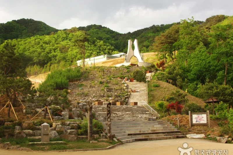 Hwacheon Bimok Park (화천 비목공원) (1/17)