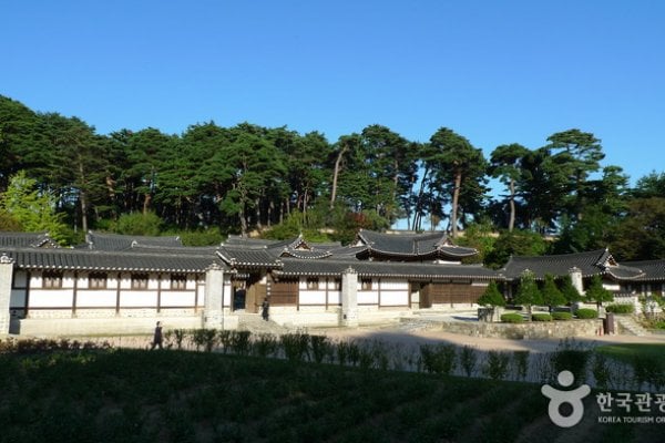 Seongyojang House