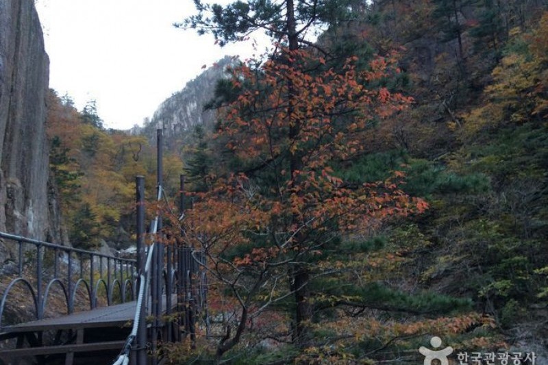 Cheonbuldong Valley  (2/4)