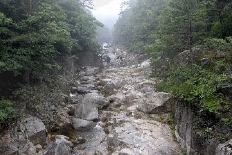 Sogeumgang Valley  (2/4)