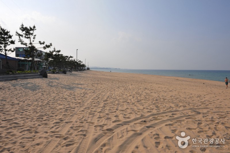 Jumunjin Beach  (2/3)