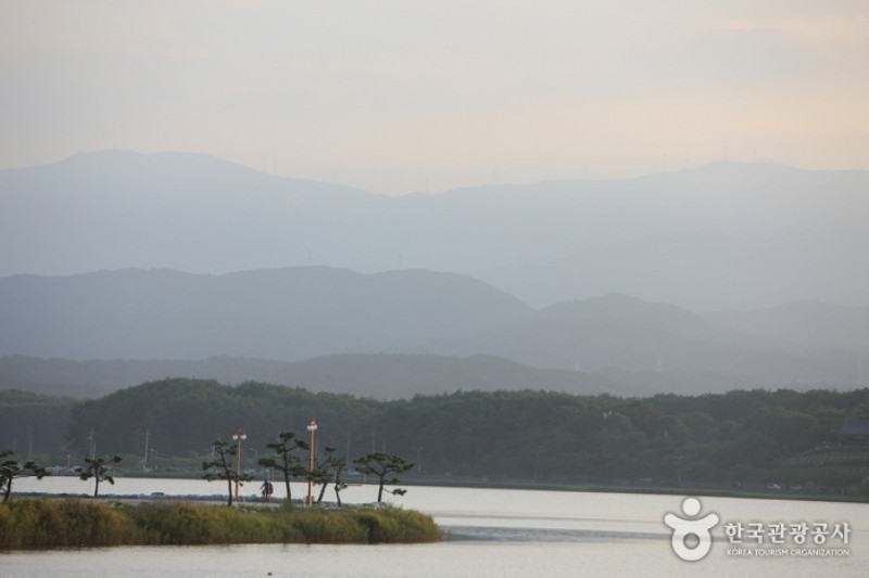 Gyeongpoho Lake 